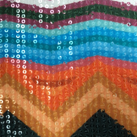 Comfortable sleeveless shirt. - Picture 3 of 3